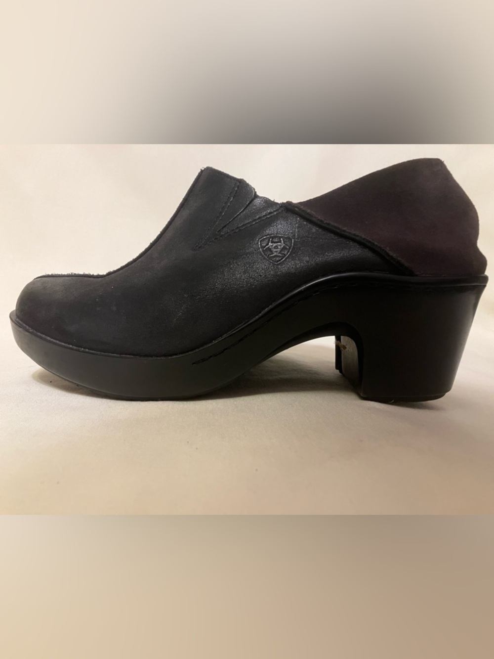 Ariat Kickback Women's Black/Gray Leather Clogs Shoes Suede Heel Cup Size 9.5